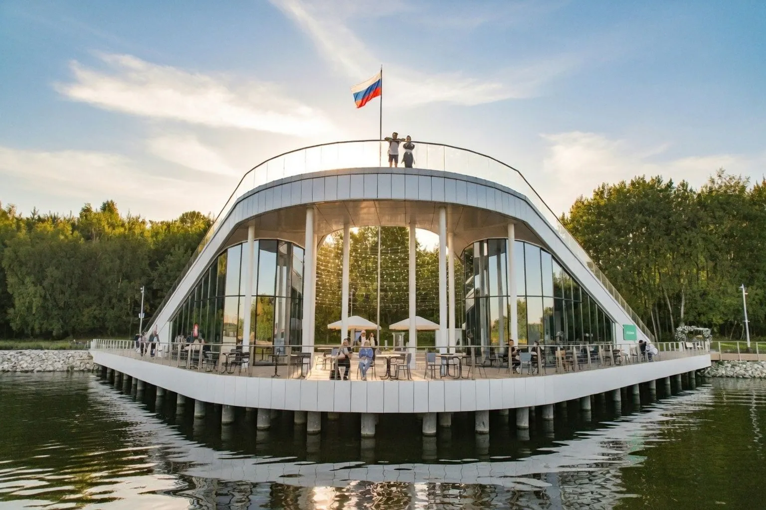 Почему туристы массово хвалят чистоту и комфорт московских улиц