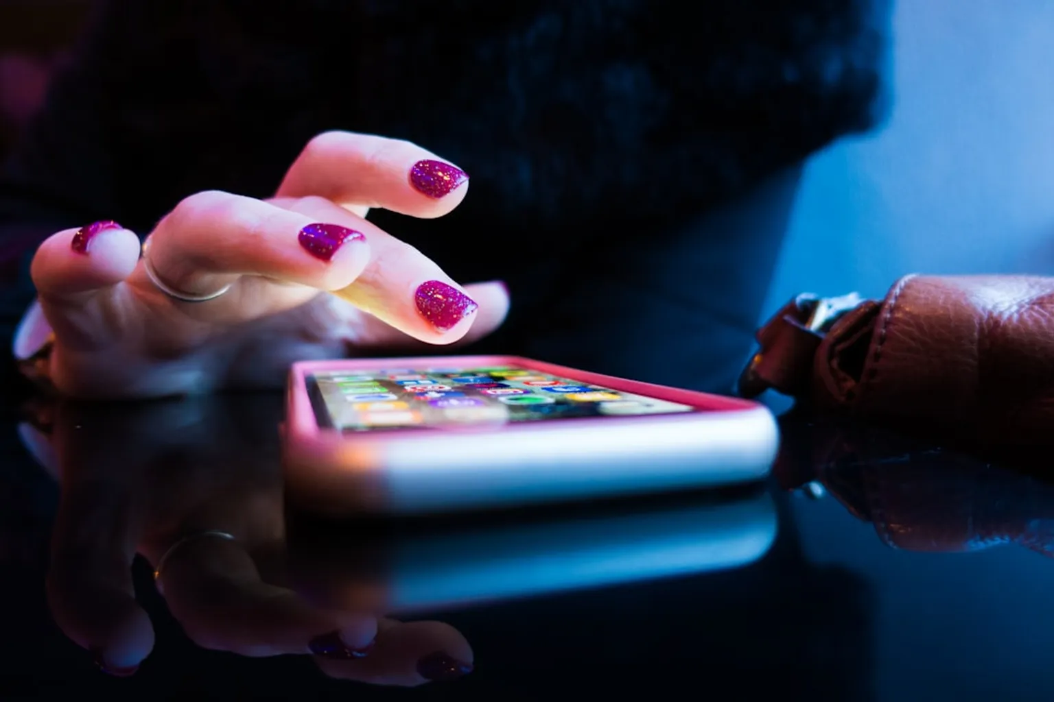 Возврат денег за бракованный iPhone 16 Pro Max: как покупатель отсудил миллион у маркетплейса